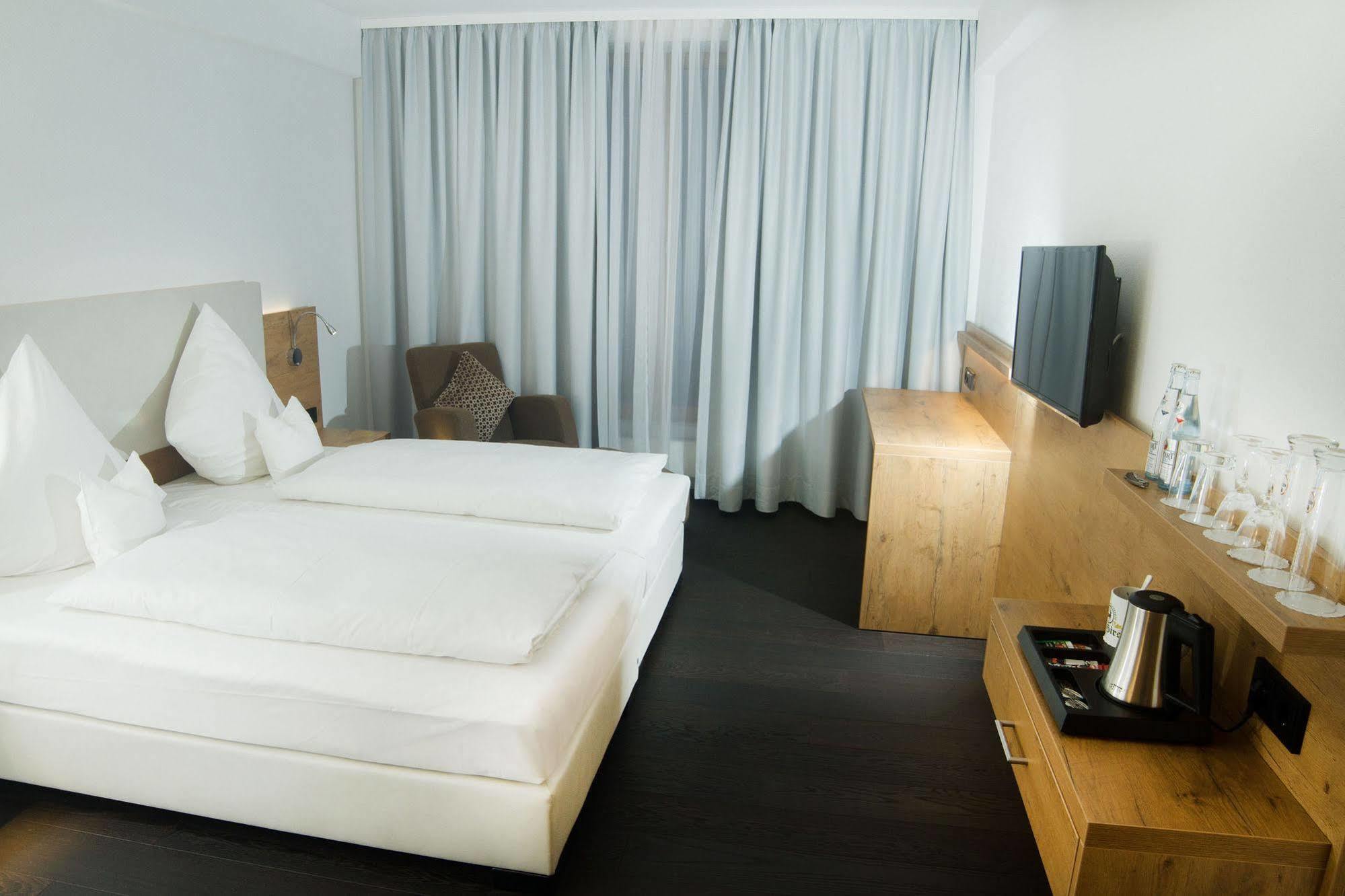 Hotel Zum Hirsch Wertingen Zewnętrze zdjęcie