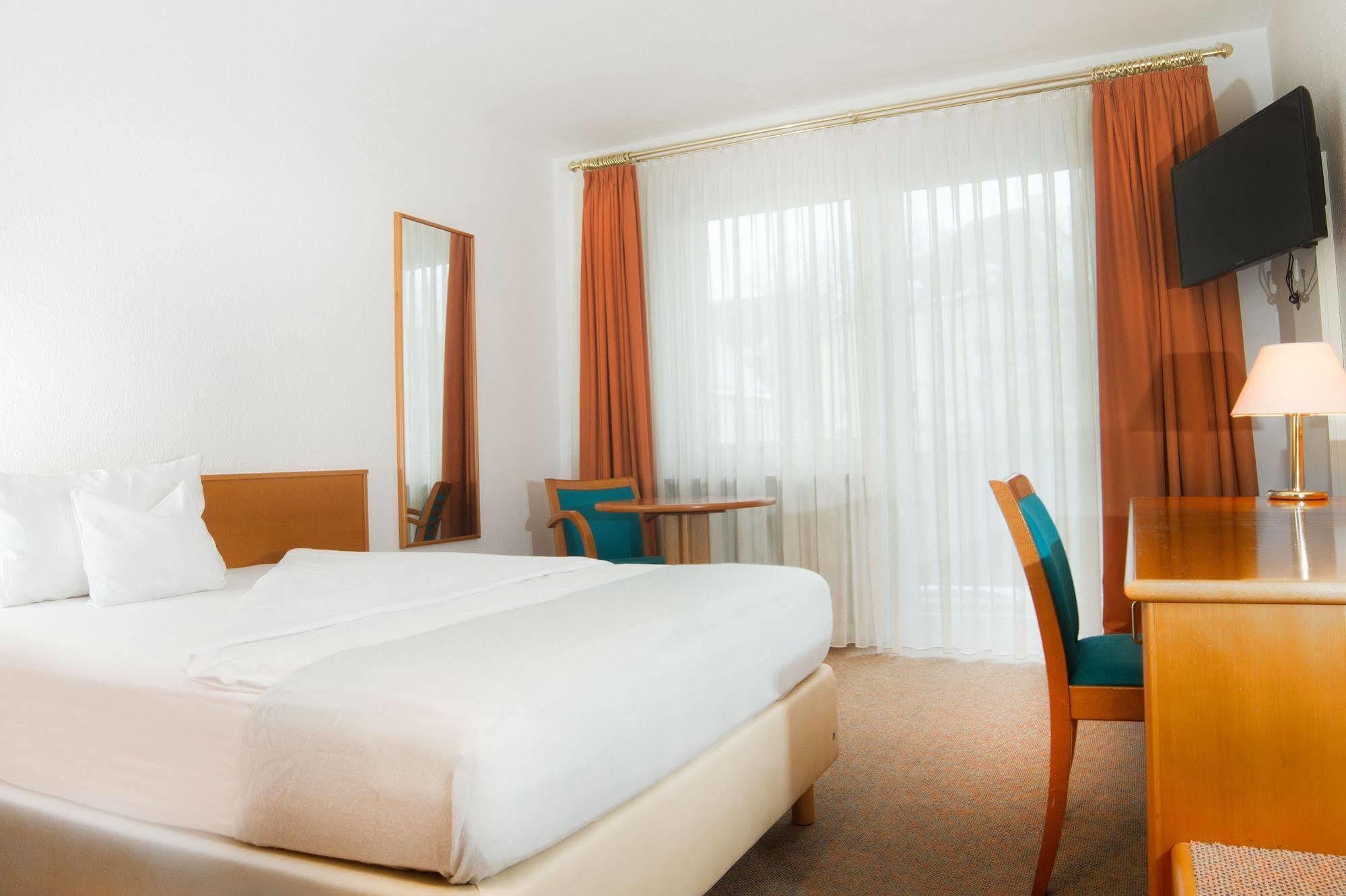 Hotel Zum Hirsch Wertingen Zewnętrze zdjęcie