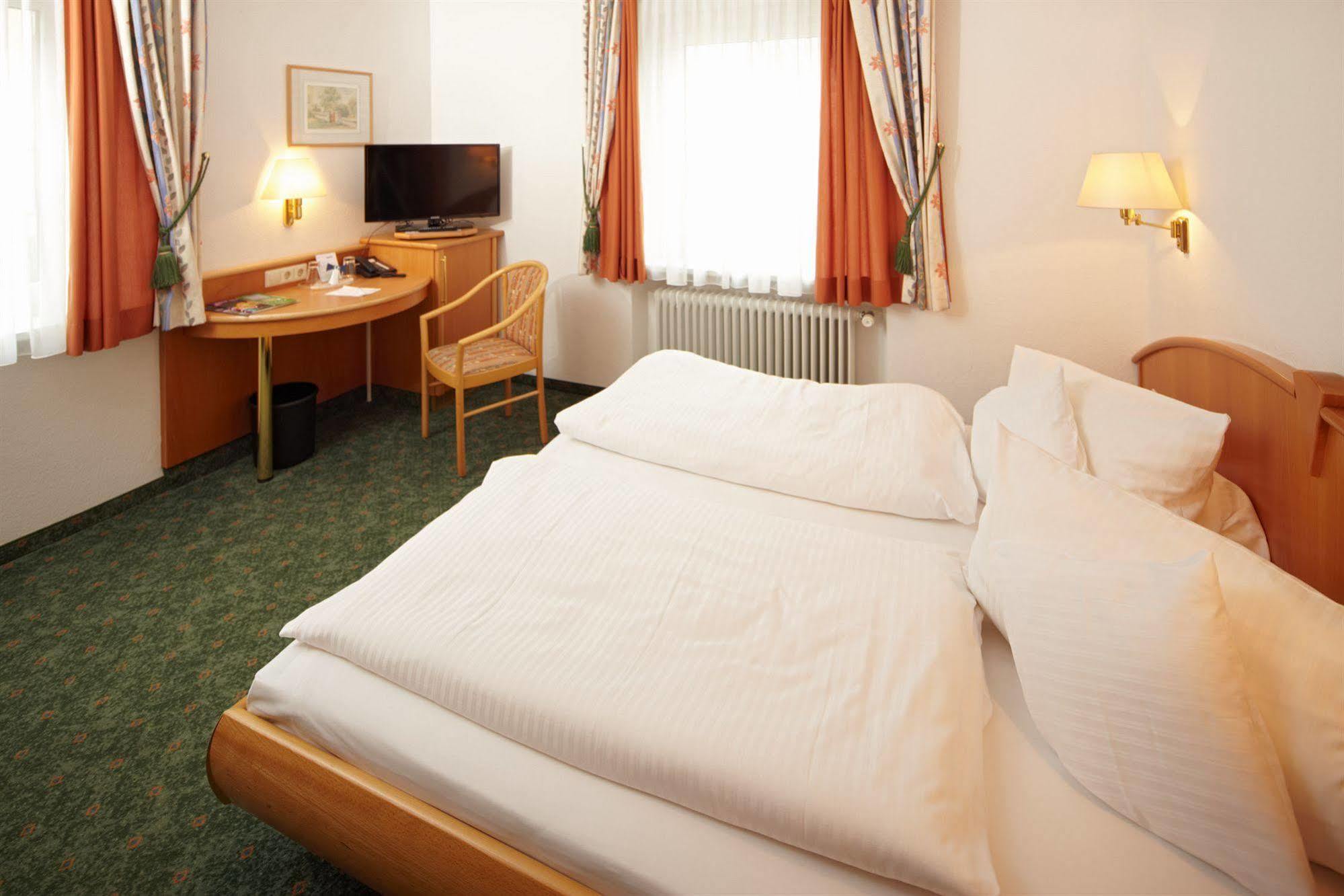 Hotel Zum Hirsch Wertingen Zewnętrze zdjęcie