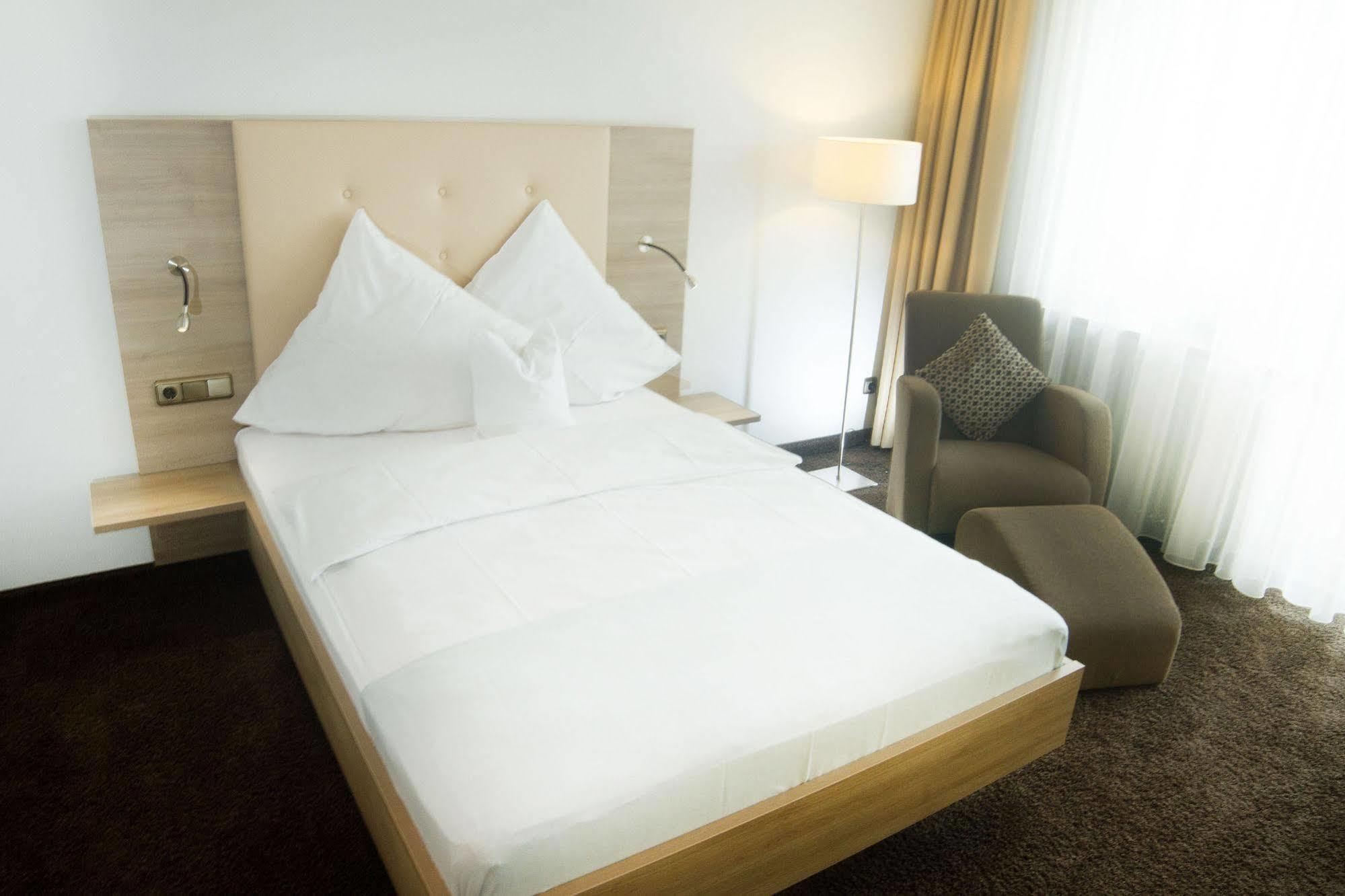 Hotel Zum Hirsch Wertingen Zewnętrze zdjęcie