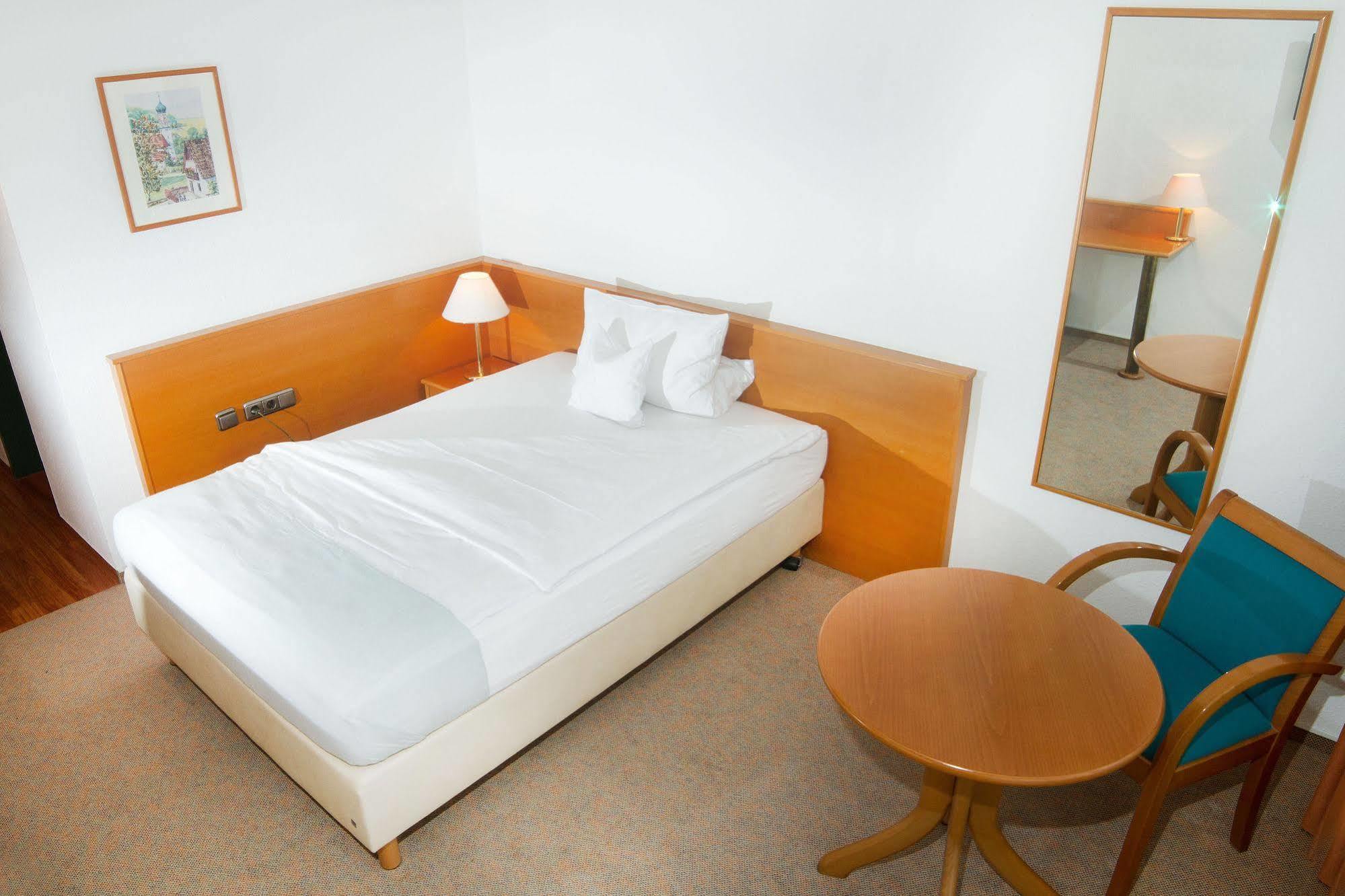 Hotel Zum Hirsch Wertingen Zewnętrze zdjęcie