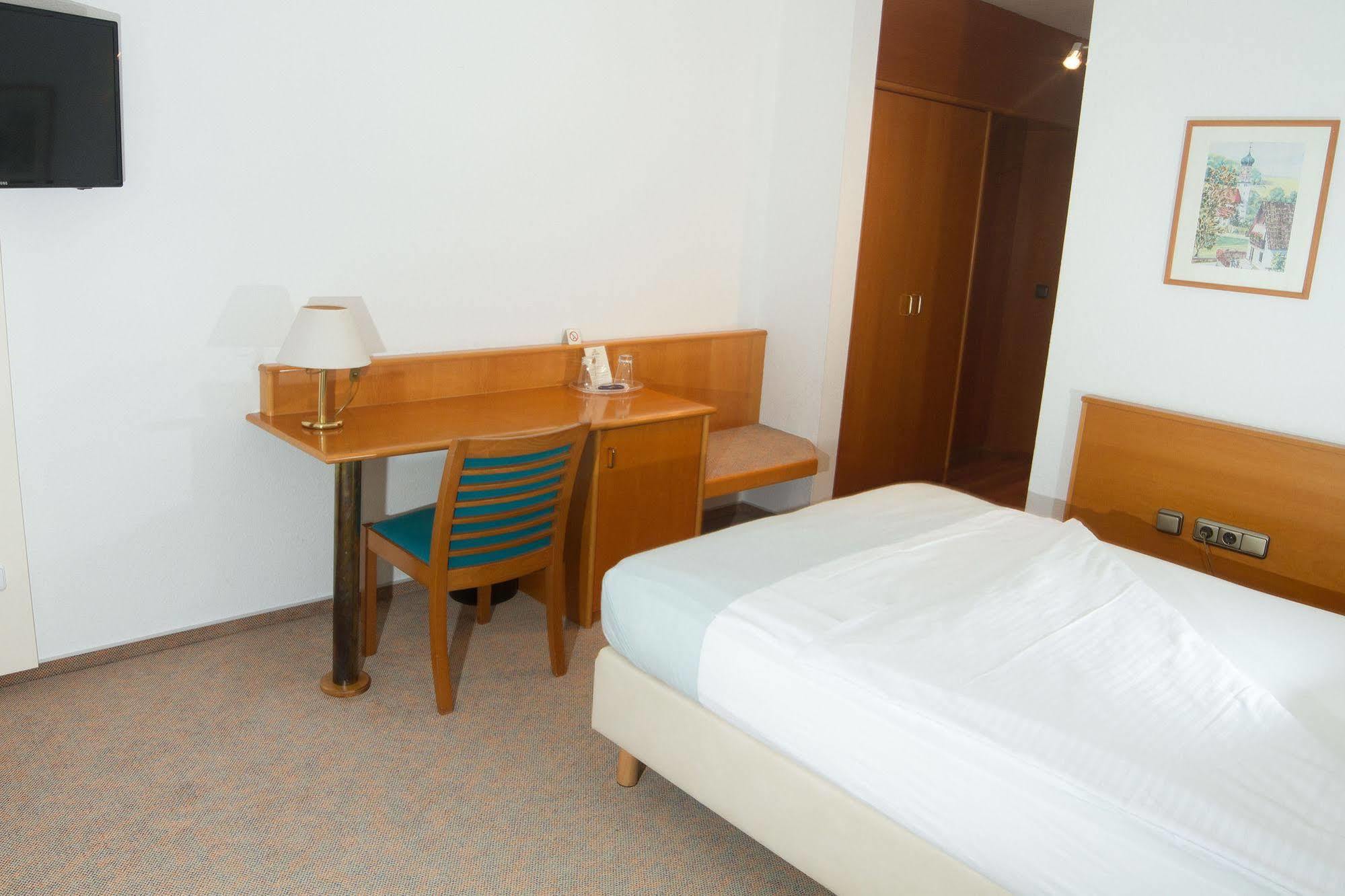 Hotel Zum Hirsch Wertingen Zewnętrze zdjęcie