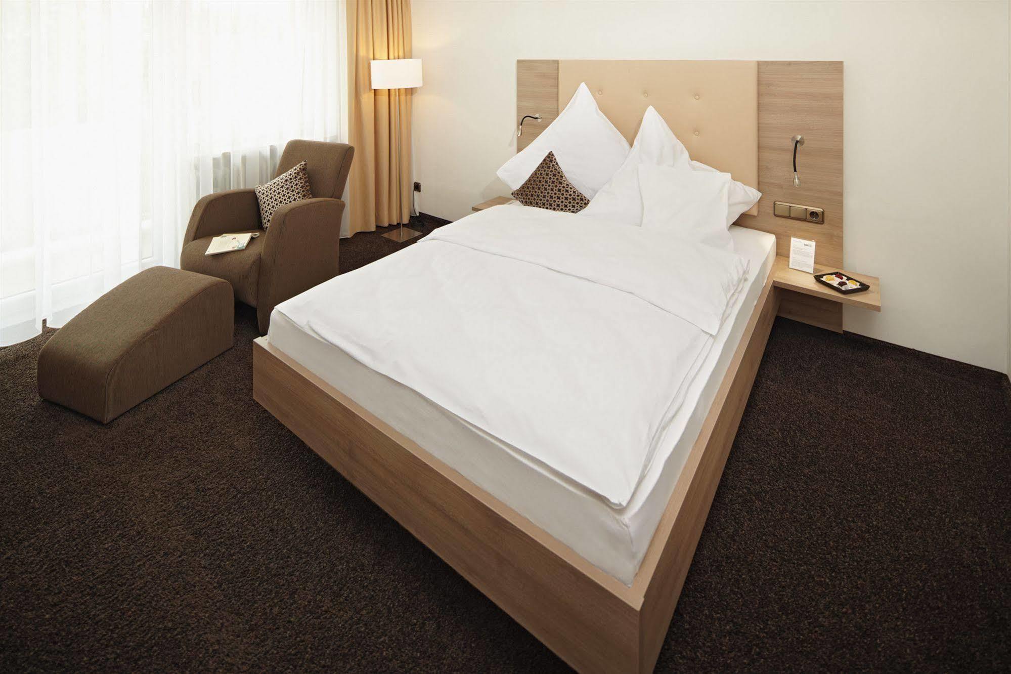 Hotel Zum Hirsch Wertingen Zewnętrze zdjęcie