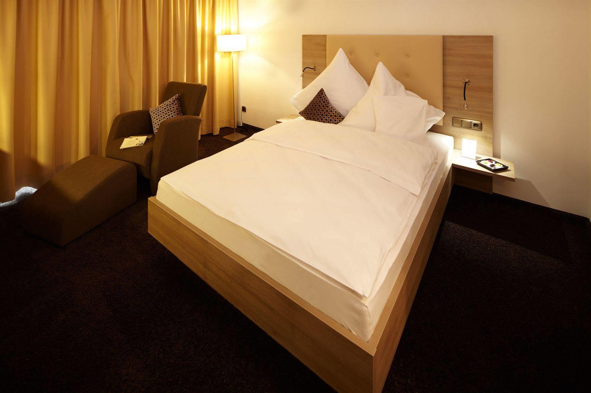 Hotel Zum Hirsch Wertingen Zewnętrze zdjęcie